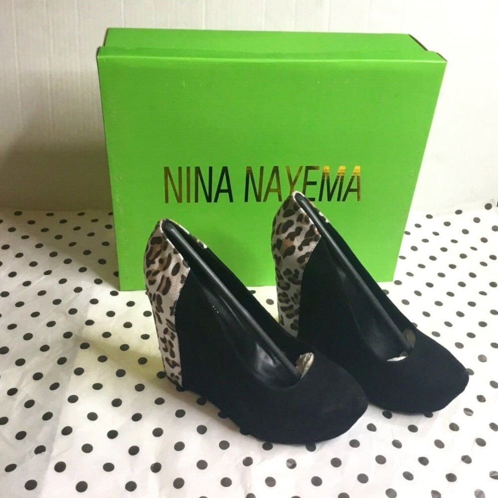 Nina Nayema Womens Black Suede Lepard Print Almond